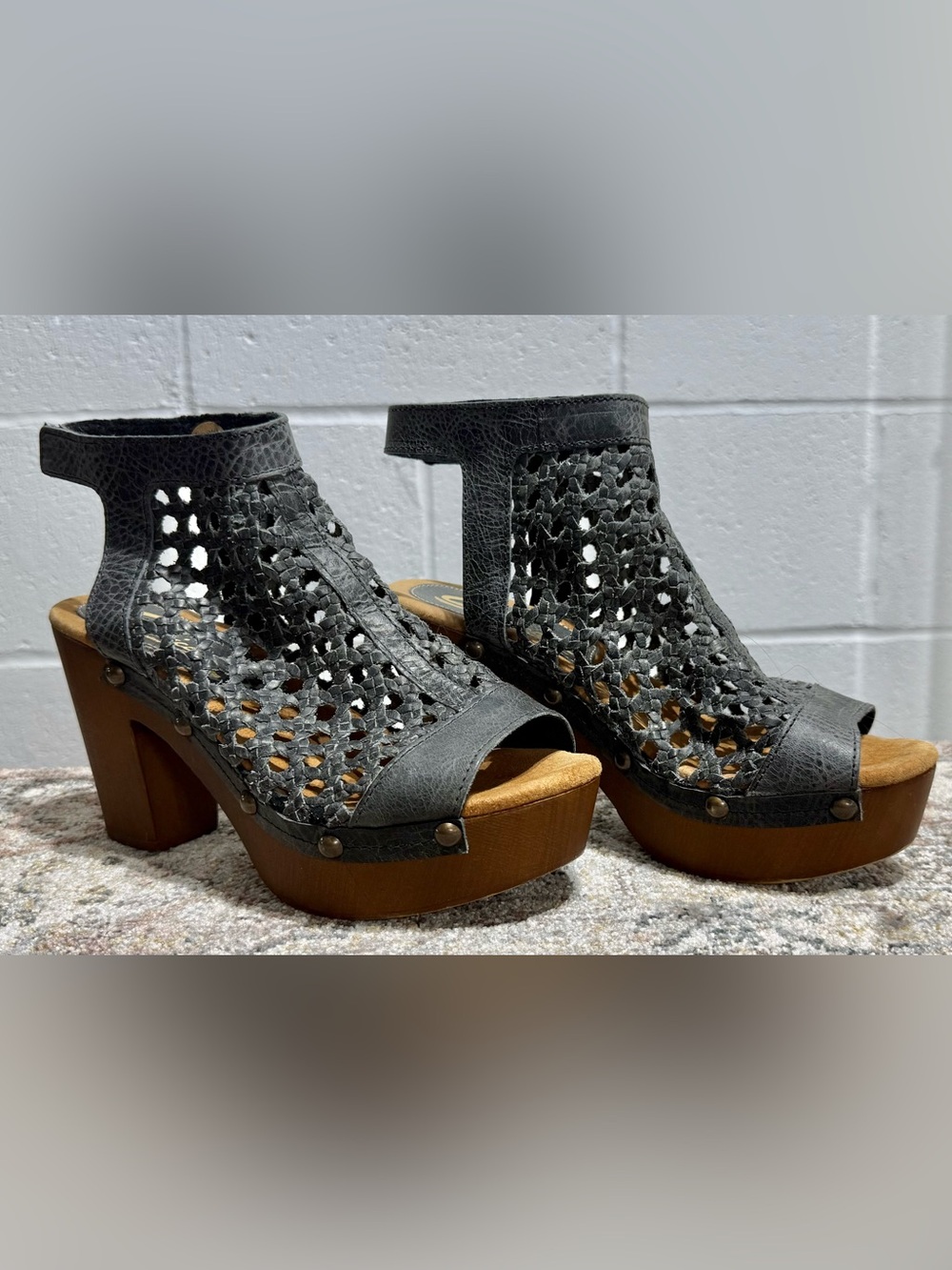 Sbicca Black Woven Platform Sandals with Wood-Look Heel